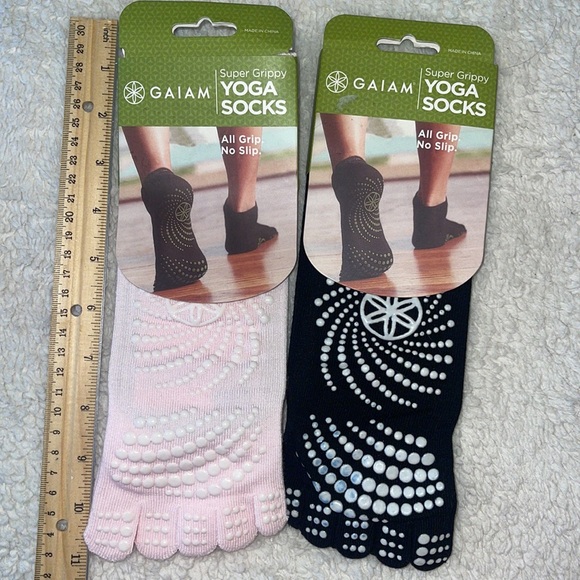 Gaiam toe socks, in black and pink, new, - Picture 3 of 4